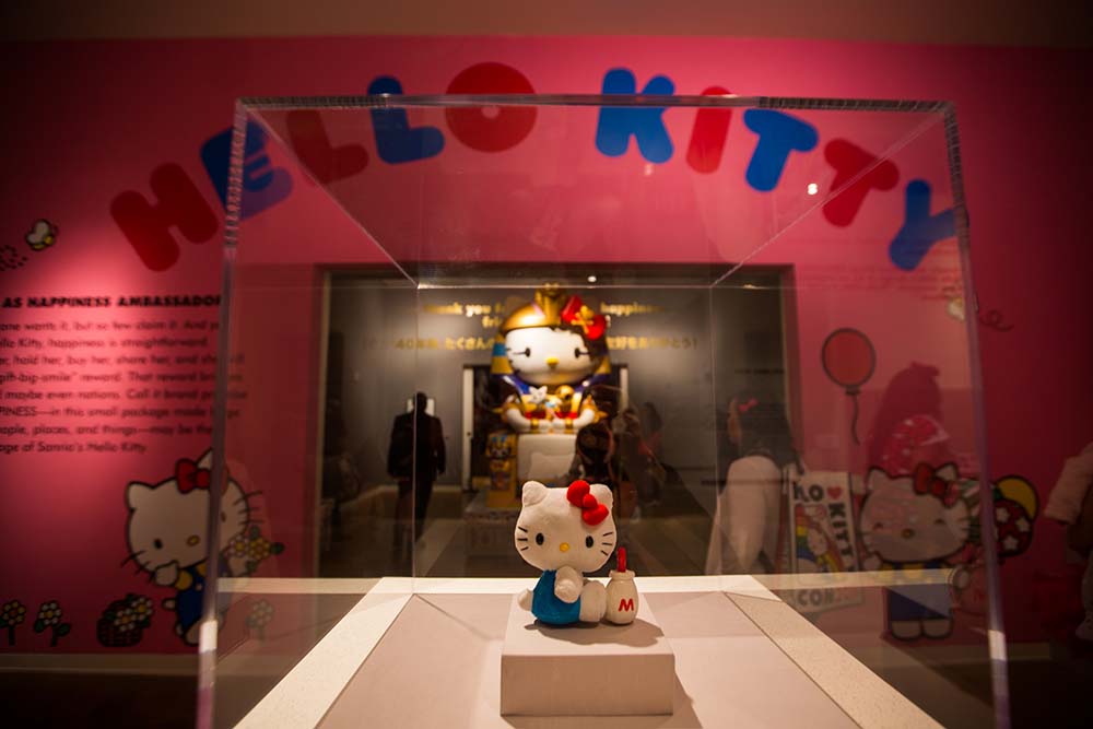 Avril Lavigne Discusses Hello Kitty With Vogue, 'Love Sux